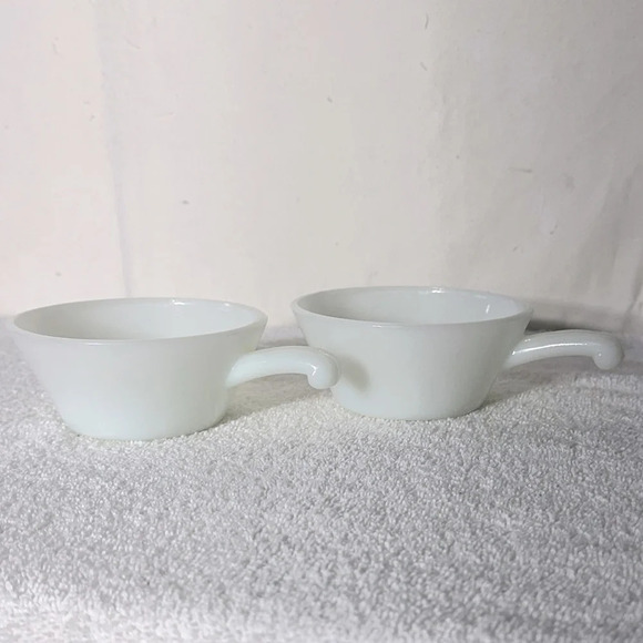 Vintage Anchor Hocking Milk Glass Small  Bowls With Handles x2 - Picture 1 of 13
